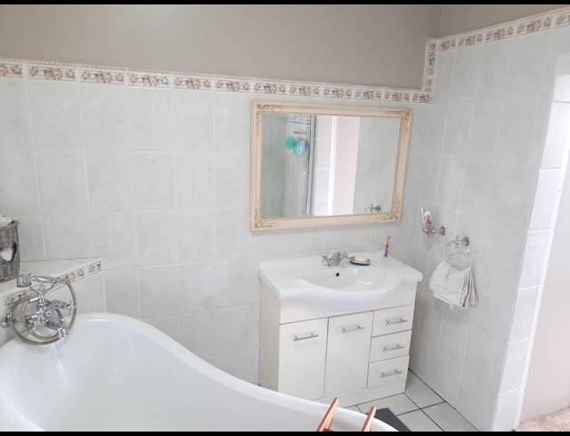 3 bed property to rent in FLORIDA PARK
